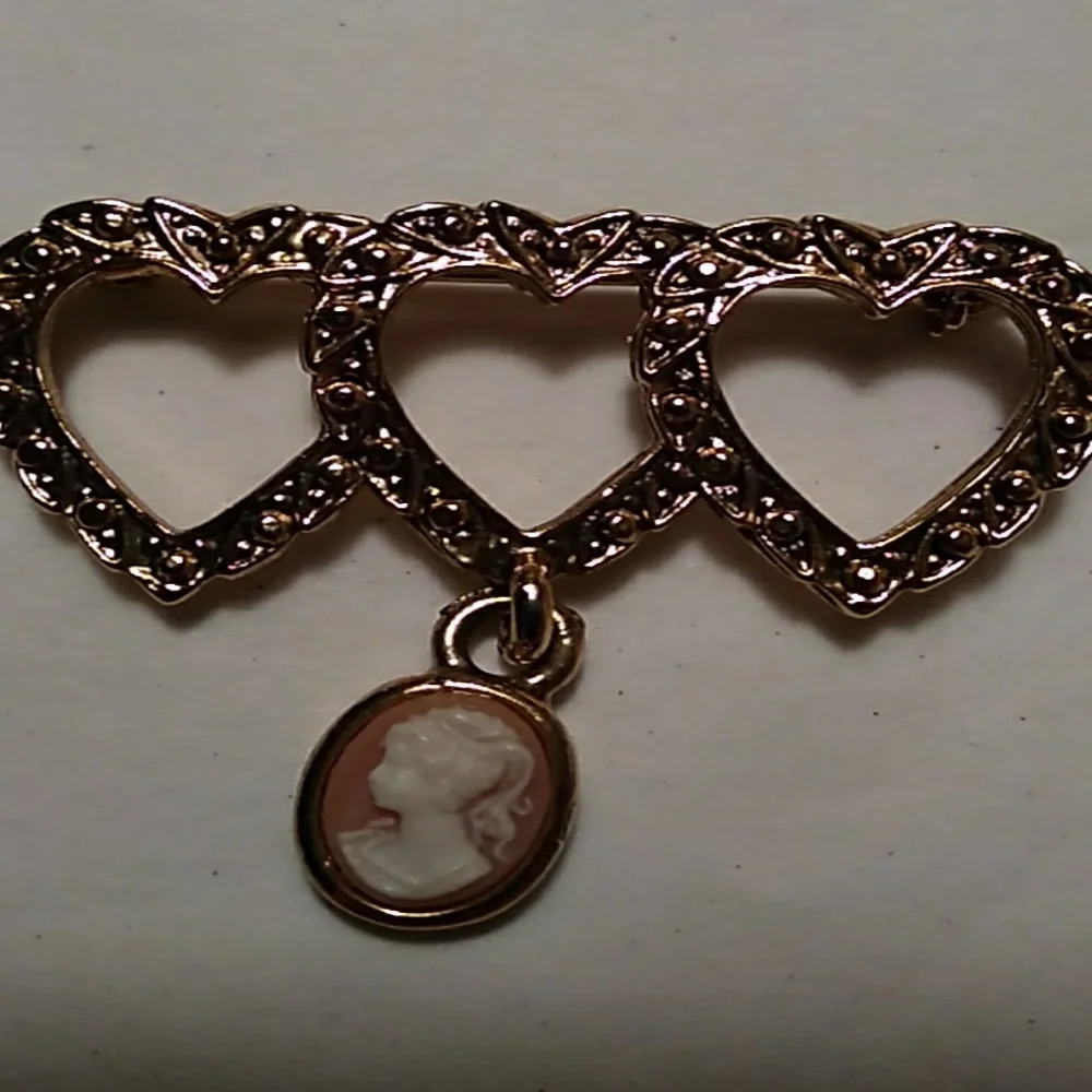 Triple Heart Gold Tone Brooch with Cameo - Picture 2 of 6
